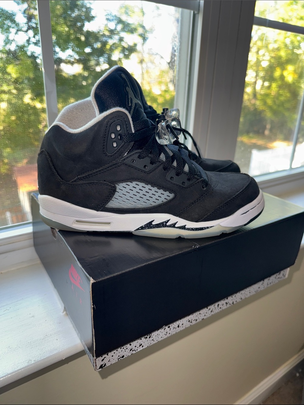Jordan 5 Retro Big Kids Black and White Retro Sneakers